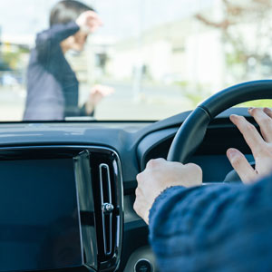 Uber driver's hands on a steering wheel during a pedestrian accident